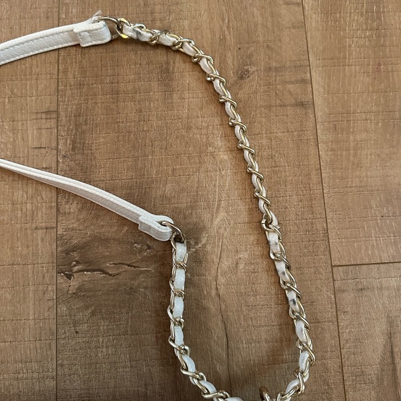 EUC GUESS Crossbody Flap Purse | Chevron Quilted | Cream and Gold - Picture 10 of 11